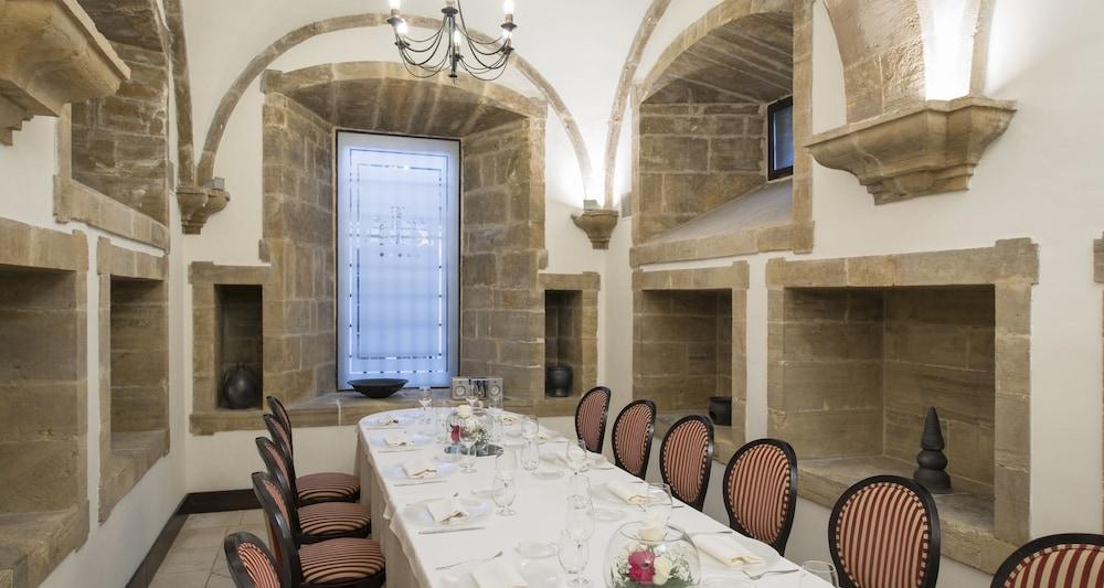 Palacio De Aviles Affiliated By Melia Екстериор снимка The refectory