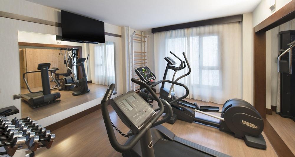 Palacio De Aviles Affiliated By Melia Екстериор снимка A gym at a hotel
