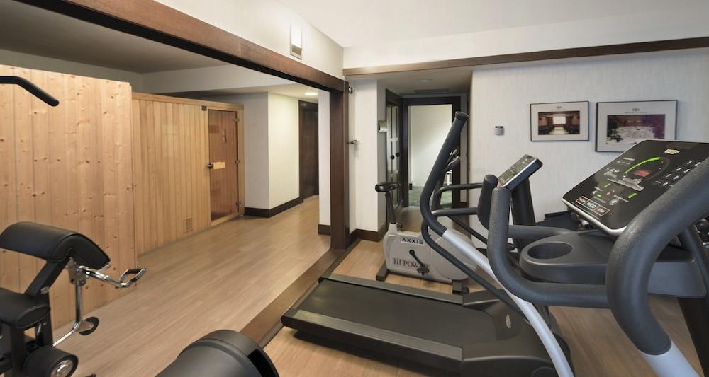 Palacio De Aviles Affiliated By Melia Екстериор снимка A gym at a hotel