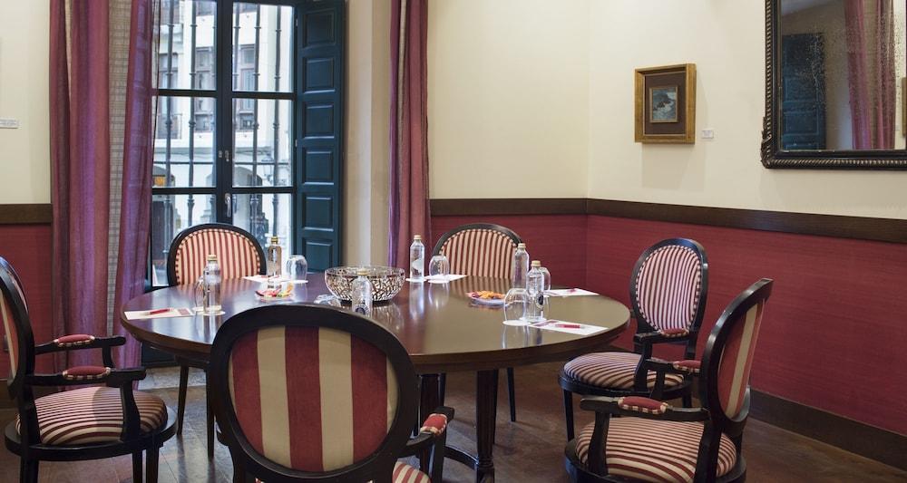 Palacio De Aviles Affiliated By Melia Екстериор снимка The boardroom