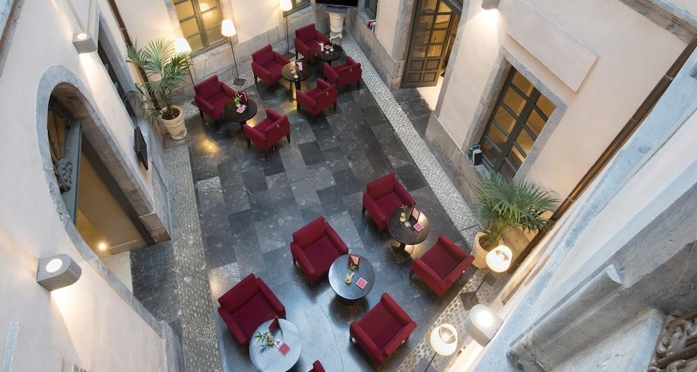Palacio De Aviles Affiliated By Melia Екстериор снимка The lobby of the hotel