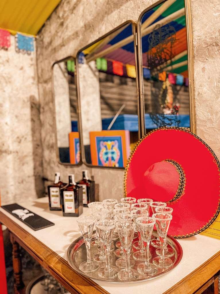 Palacio De Aviles Affiliated By Melia Ресторант снимка The bar at the Museum of Modern Art