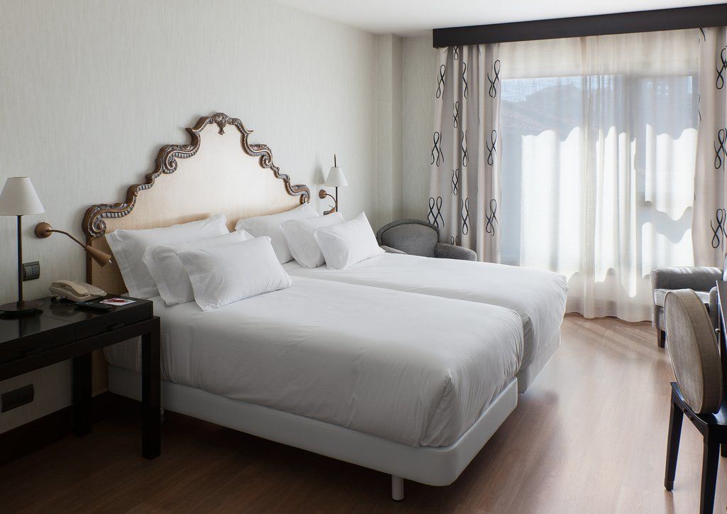 Palacio De Aviles Affiliated By Melia Екстериор снимка A room at Hotel Alba